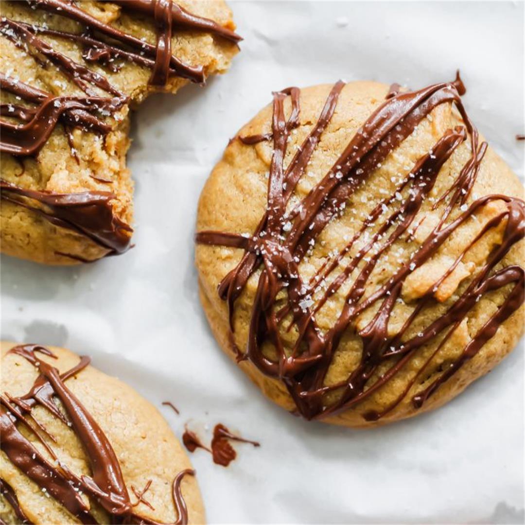 Chocolate Drizzle Peanut Butter Cookies