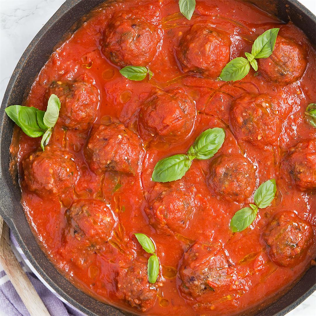Super easy vegan meatballs in italian tomato sauce