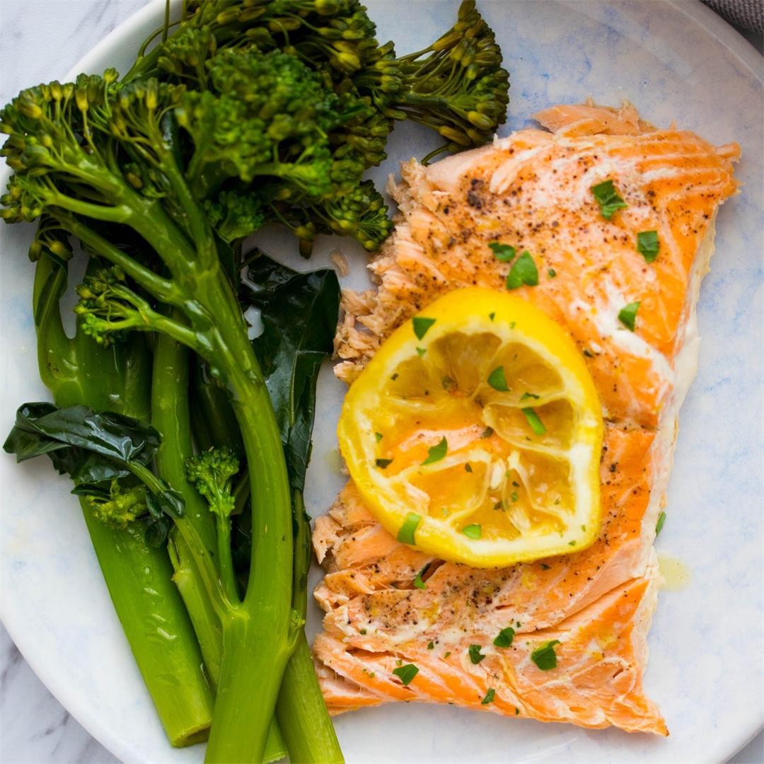 Lemon Garlic Grilled Salmon Foil Packet with Broccolini