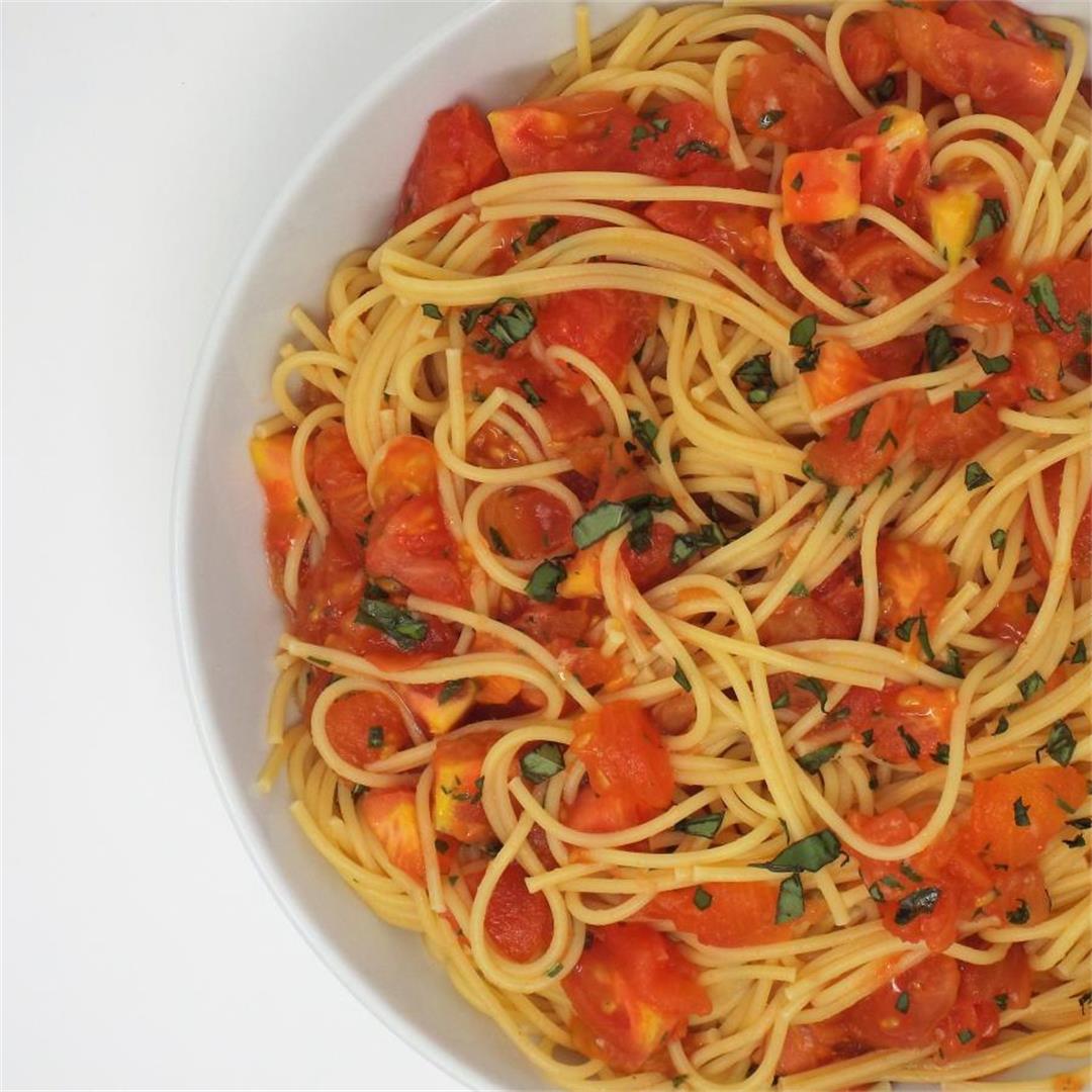 Spaghetti with Fresh Tomatoes and Basil