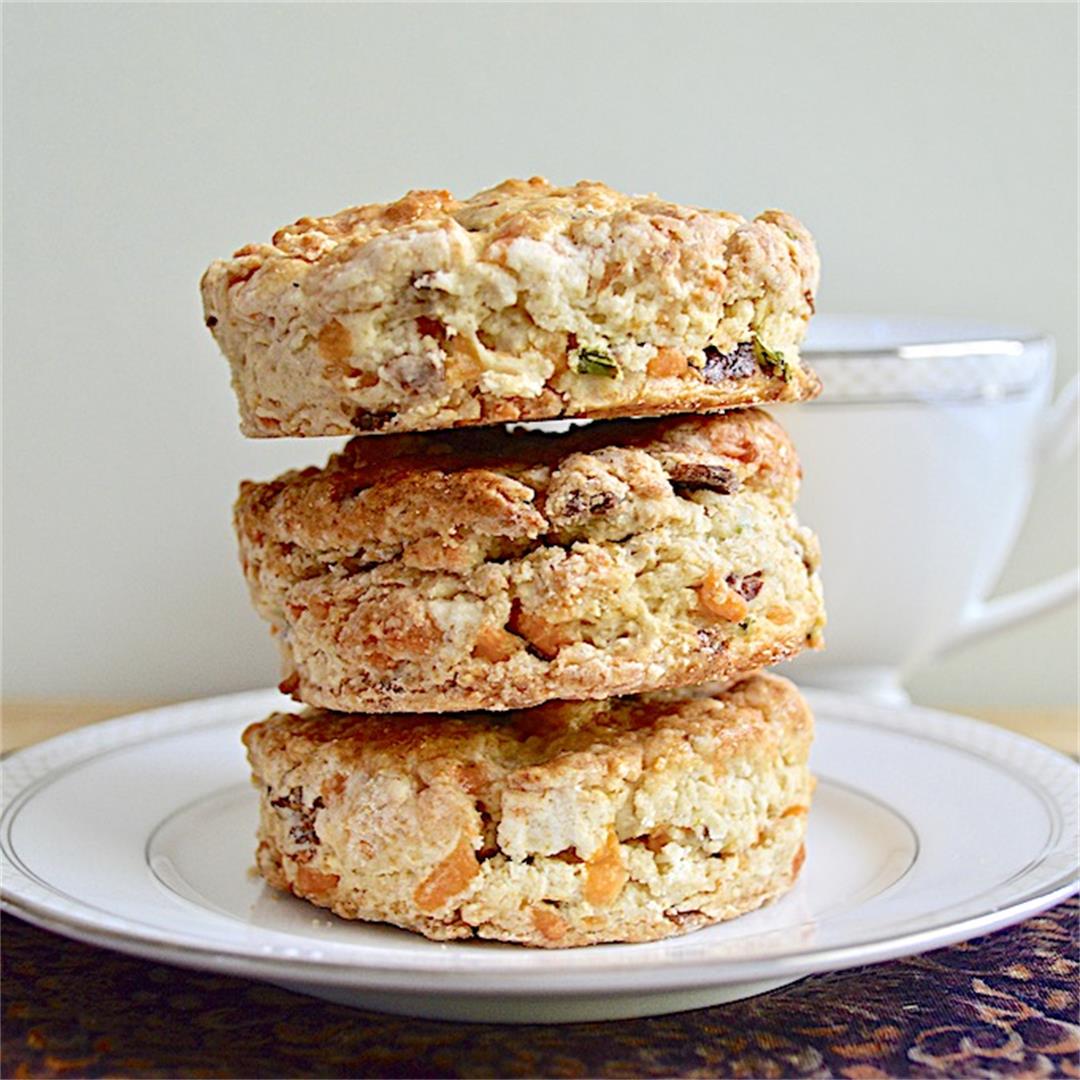 Bacon Cheddar Chive Scones - Jeanie and Lulu's Kitchen