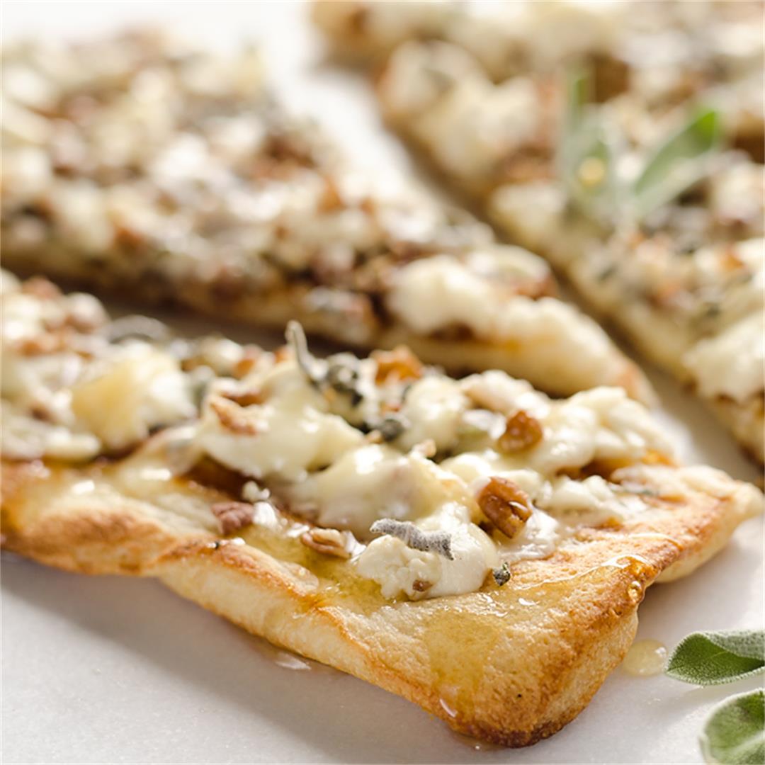 Grilled Honey Goat Cheese Pizza