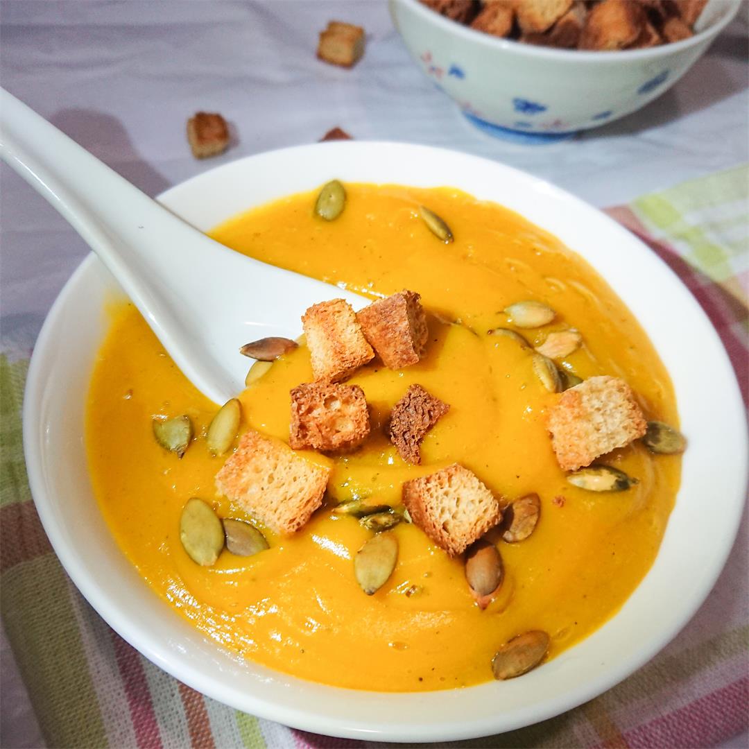Easy creamy & healthy pumpkin soup recipe
