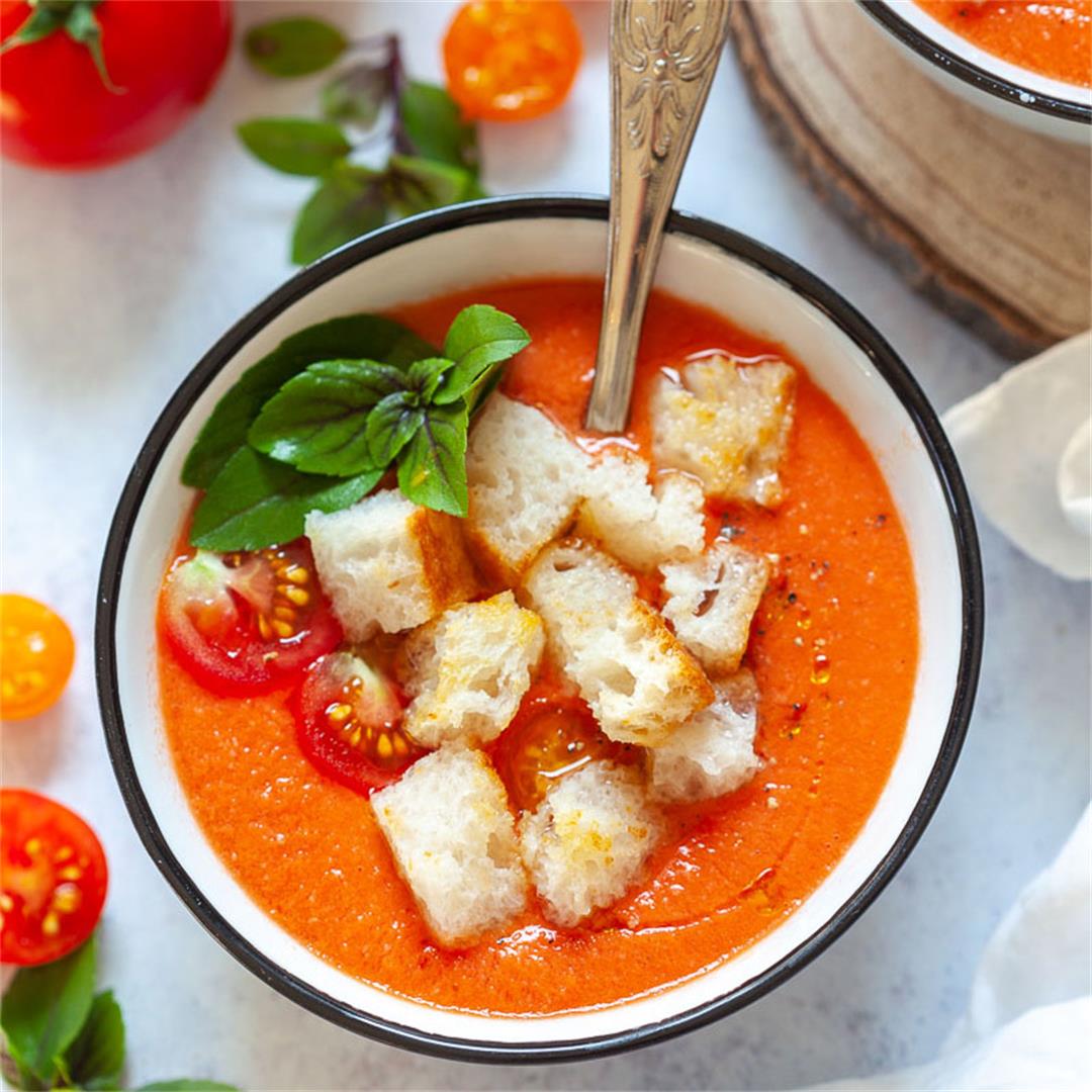 Easy Tomato Gazpacho Soup {Vegan}