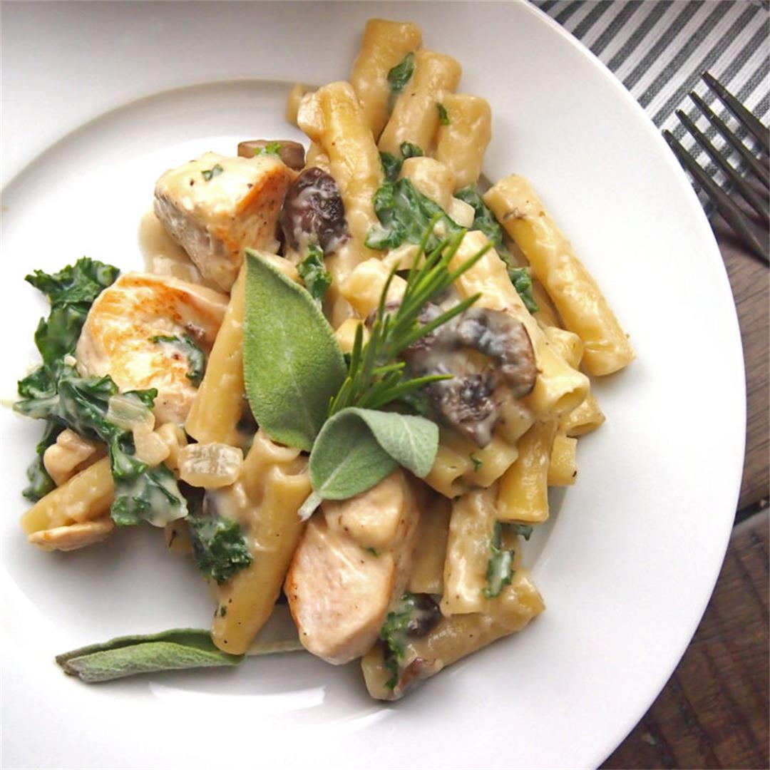 Creamy Chicken Pasta Bake with Kale and Mushrooms