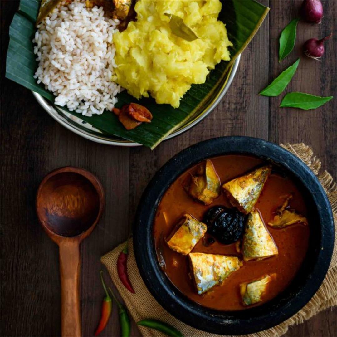 Roasted Coconut Fish Curry / Varutharacha Meen Curry