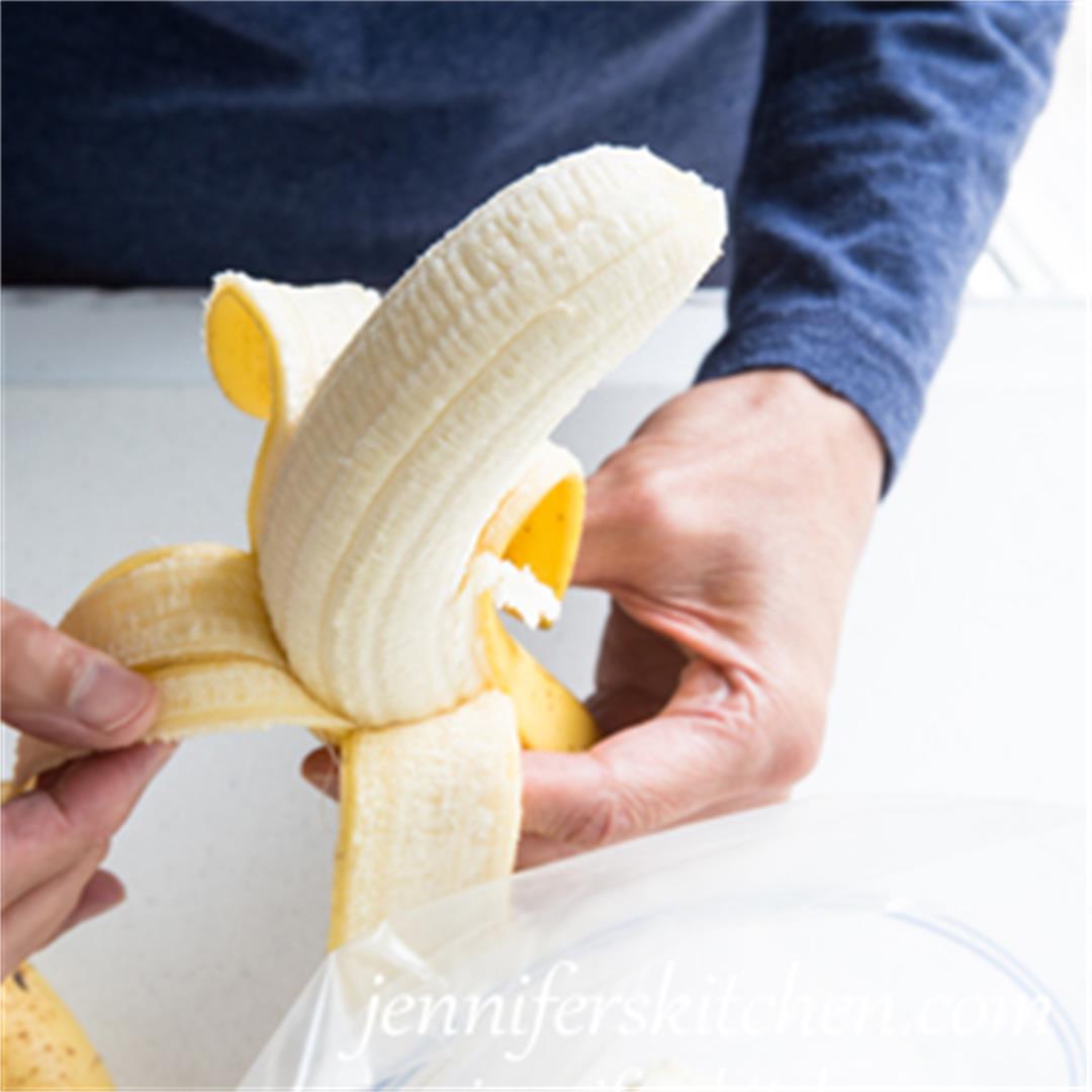 How to Freeze Bananas for Smoothies and More!