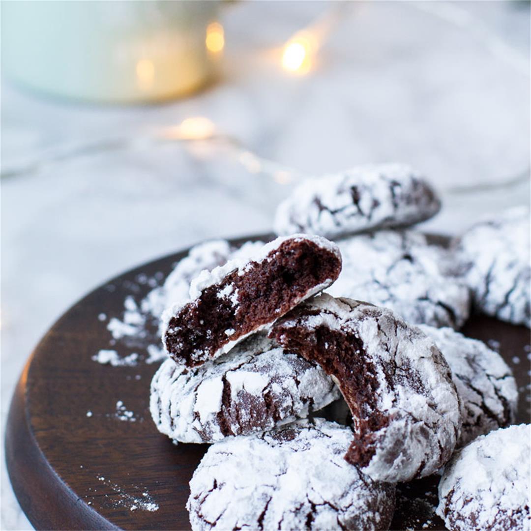 Fudgy Chocolate Crinkle Cookies (Brownie Cookies)