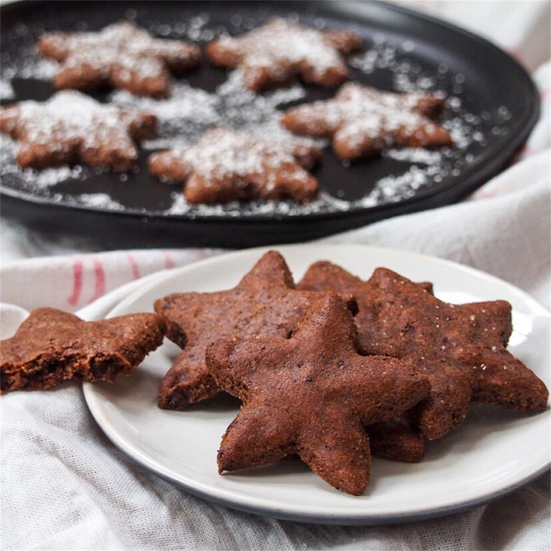 Basler brunsli (Swiss chocolate almond cookies)