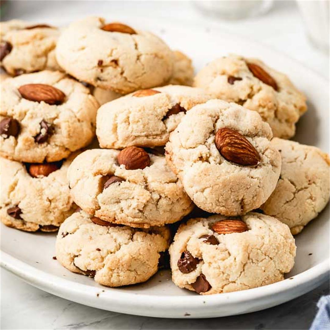 Gluten Free Almond Flour Cookies with Chocolate Chips