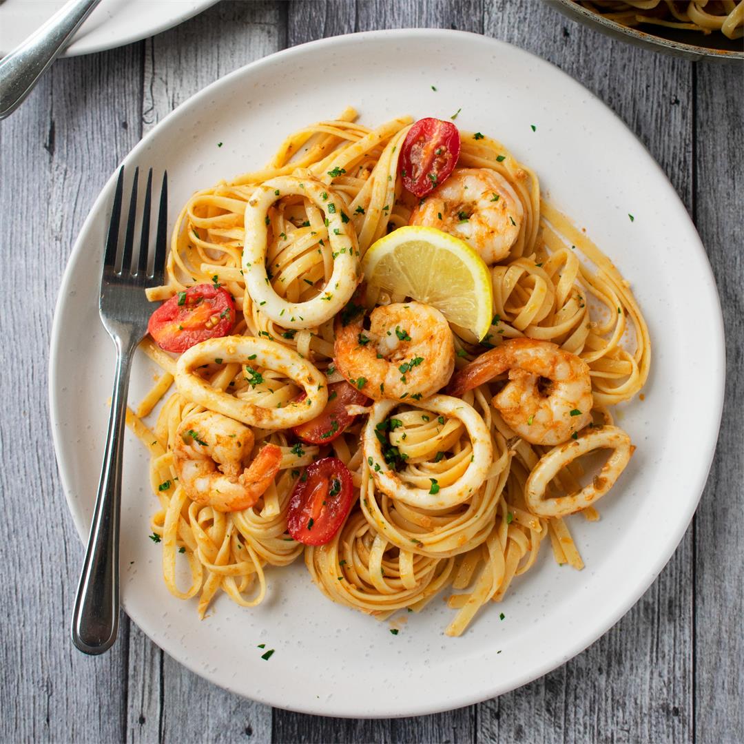 Quick Seafood and Garlic Linguine