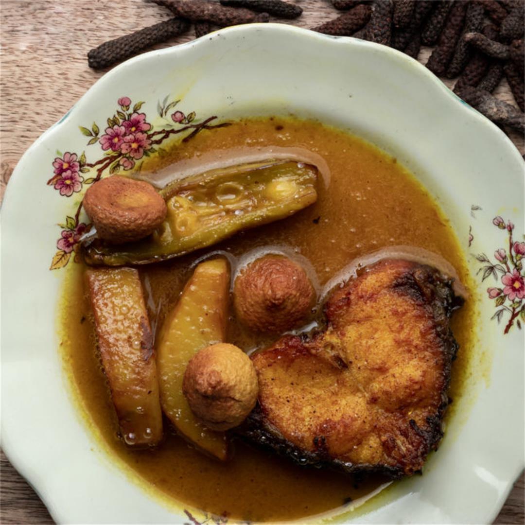 Peepul diye Machh er Kobiraji Jhol : Bengali Fish Curry