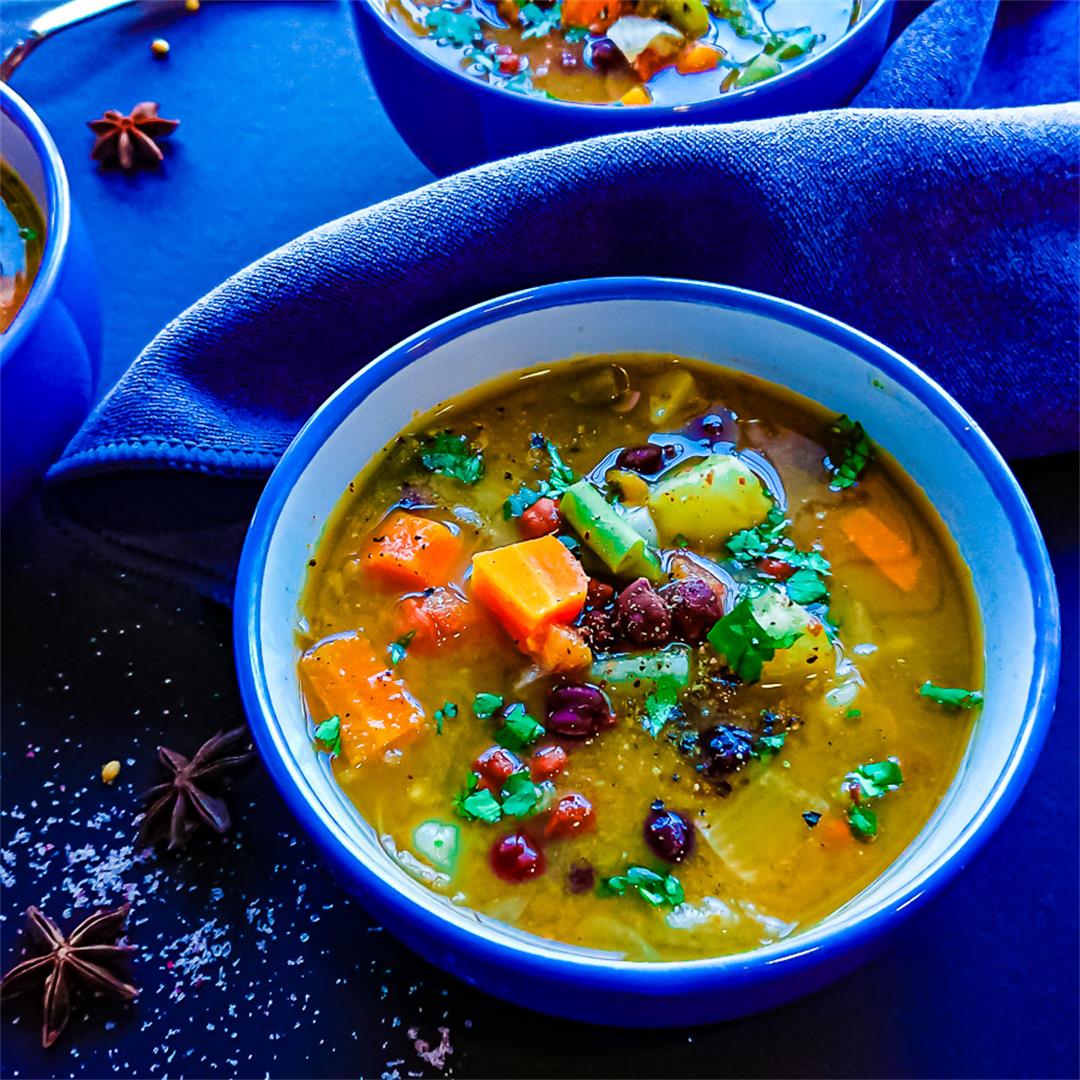 Easy and healthy vegan chickpea soup with curry flavor