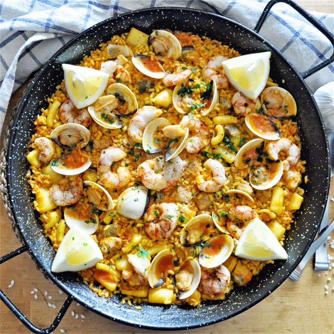 How to Make a SEAFOOD LOVERS Spanish Paella