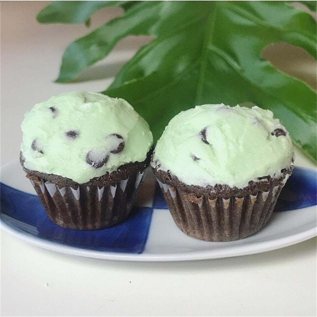 Chocolate Cupcakes With Mint Chocolate Chip Buttercream (Vegan/