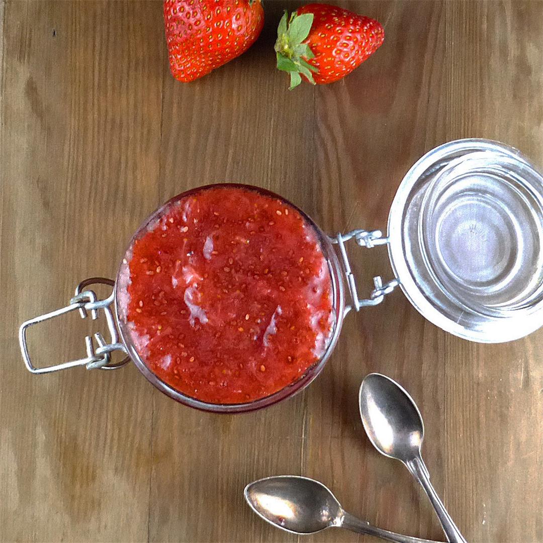 Simple Homemade Strawberry Sauce (no refined sugar)