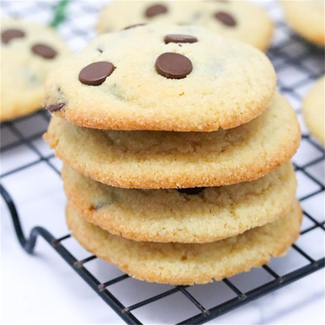 Chewy Almond Flour Chocolate Chip Cookies