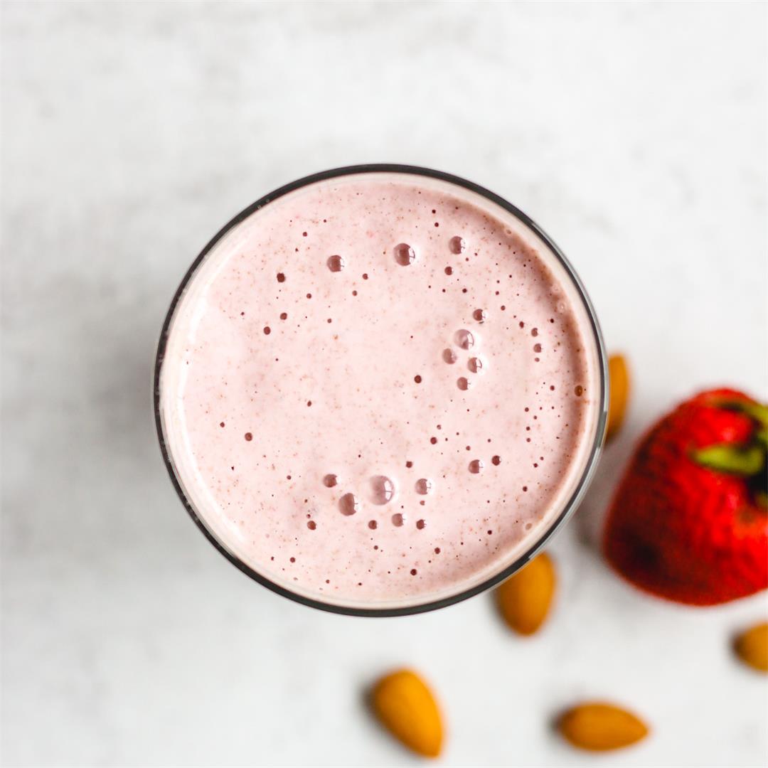 Healthy Strawberry Almond Smoothie