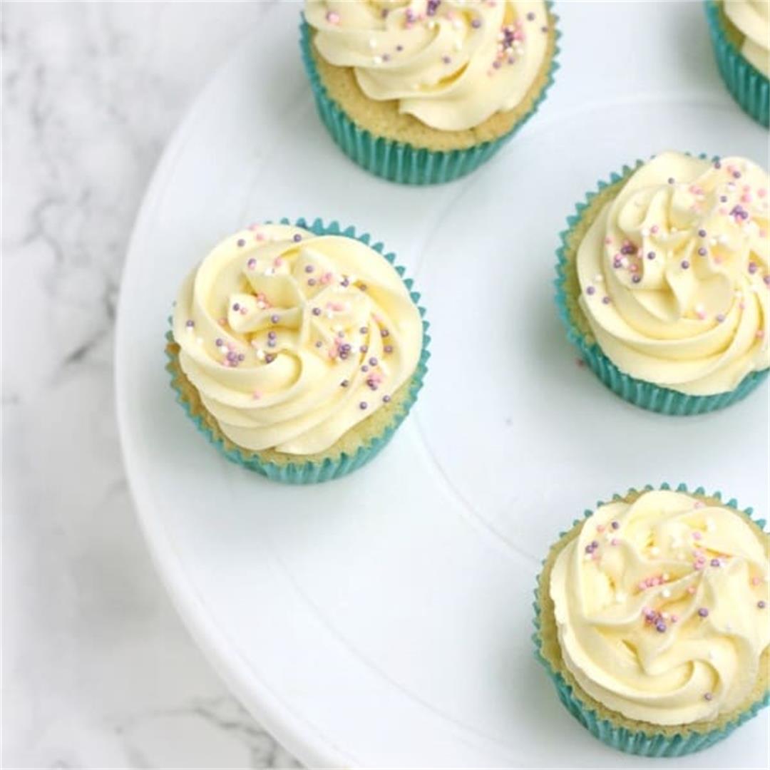 Easy Vanilla Cupcakes Recipe