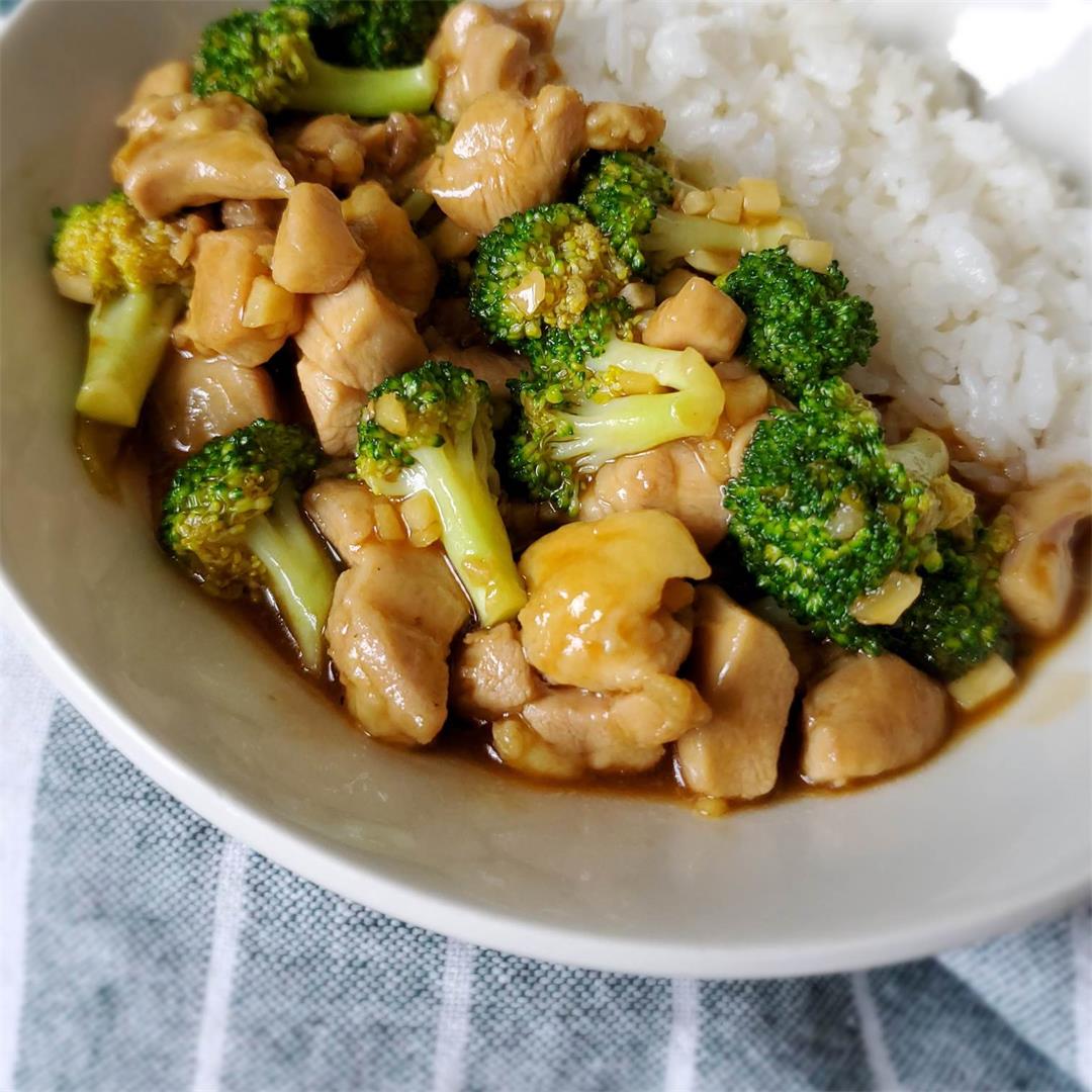 Chinese chicken and broccoli in brown sauce