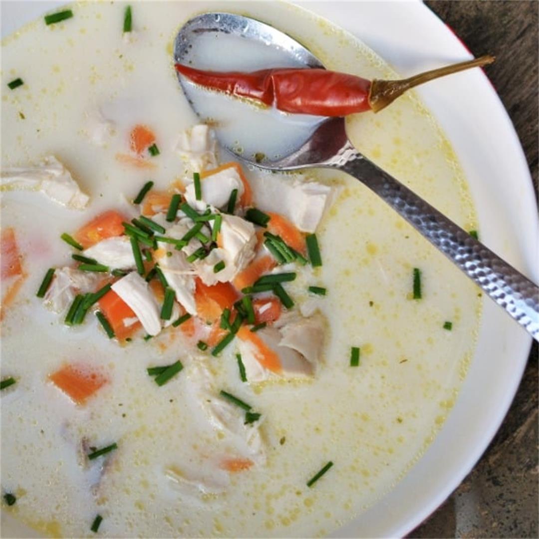 Best Creamy Chicken Soup Recipe-With Sour Cream and Garlic