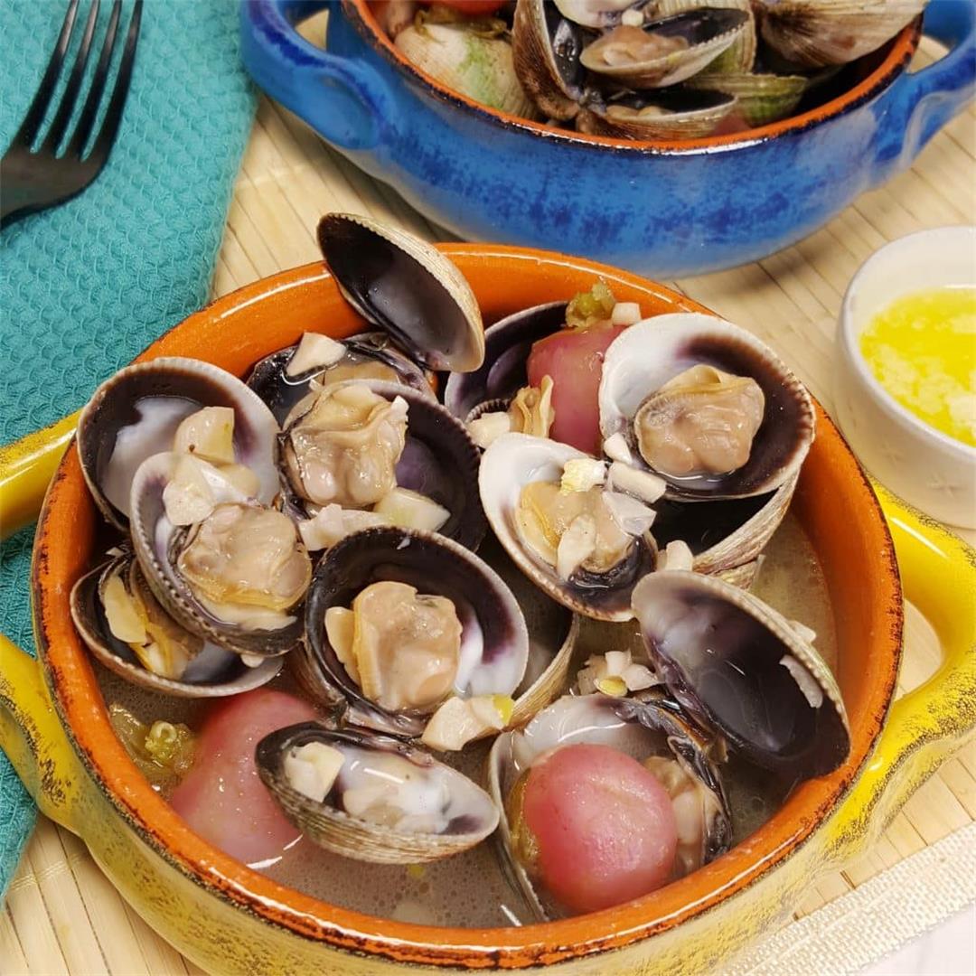 Instant Pot Steamed Clams in Wine Garlic Butter