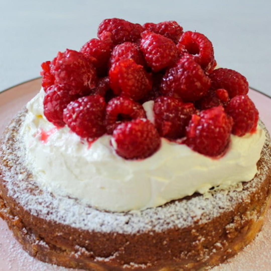 Easy to make white chocolate chunk & raspberry jam cake
