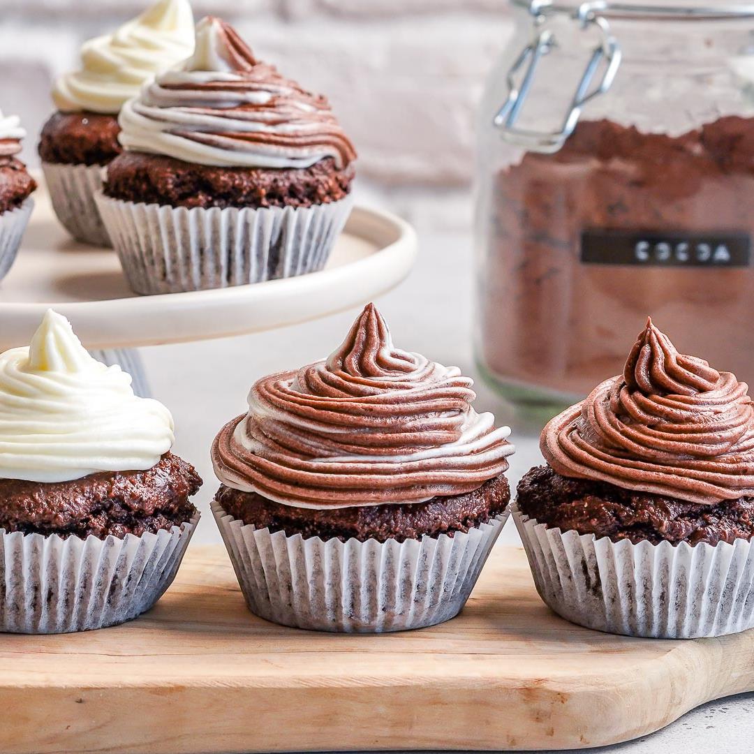 Keto Chocolate Cupcakes With Cream Cheese Frosting