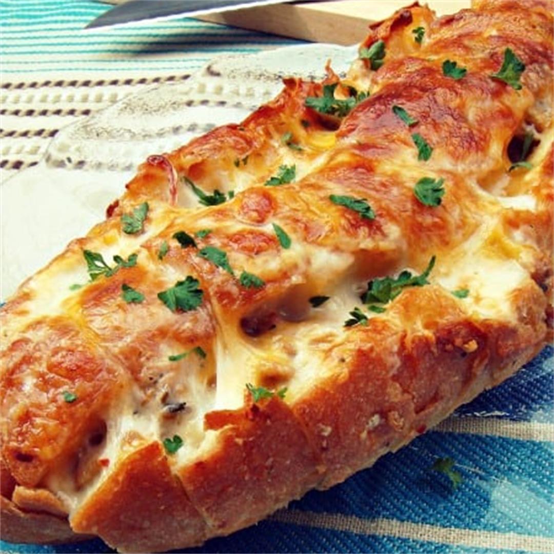 Pull-Apart Bread with 3 Cheeses