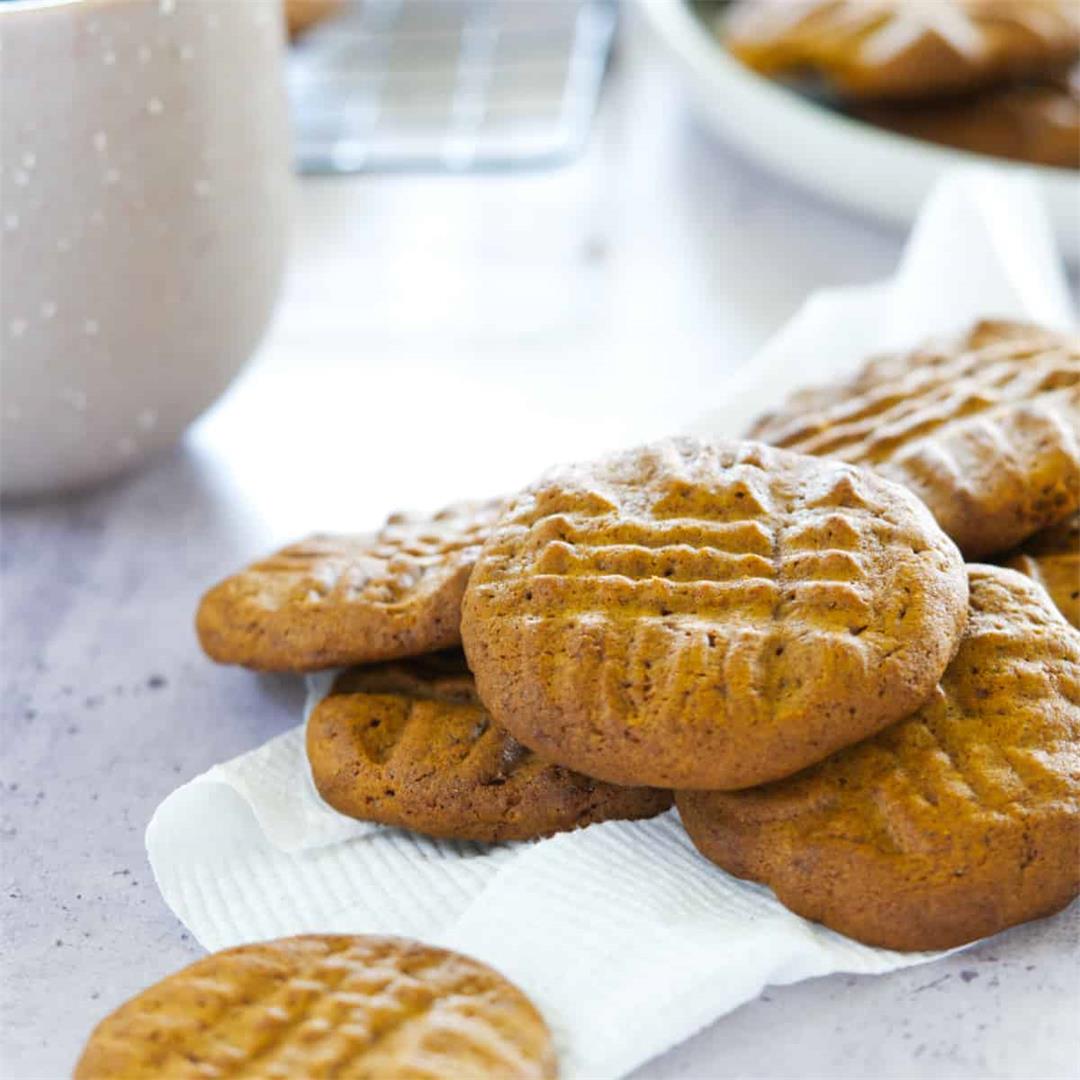 Vegan Ginger Cookies (Easy & Naturally Sweetened)