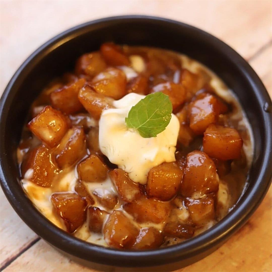 Caramelized Apples With Honey And Crème Fraîche