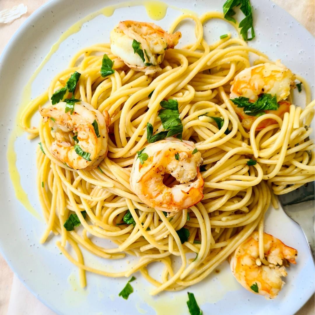 Easy Garlic Prawn Pasta |15 minute meal