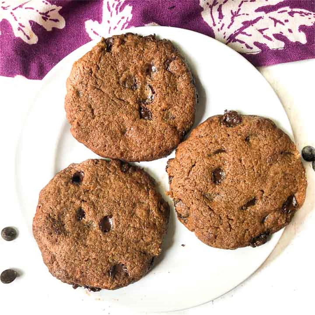 Keto 5 Ingredient Chocolate Chip Cookies