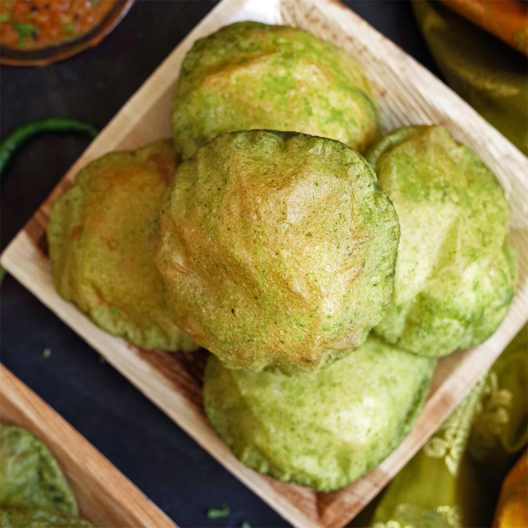 Palak Puri - Indian Puffed Spinach Bread