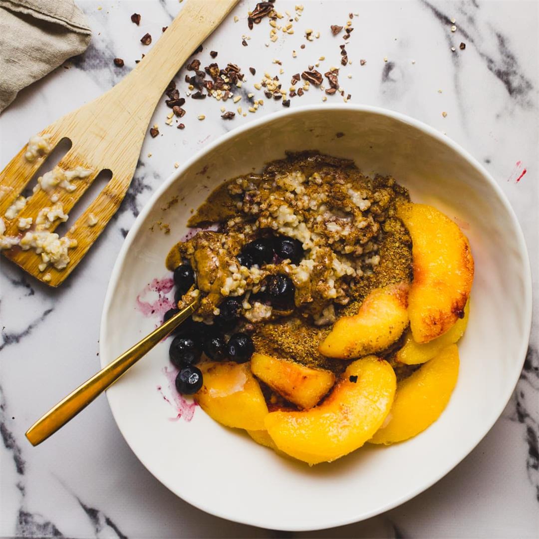 The Perfect Healthy Oatmeal With Peaches & Blueberries