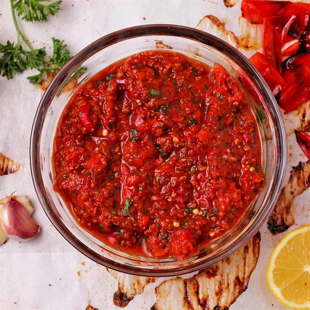 roasted red pepper harissa (a bold, spicy, oil-free chili paste