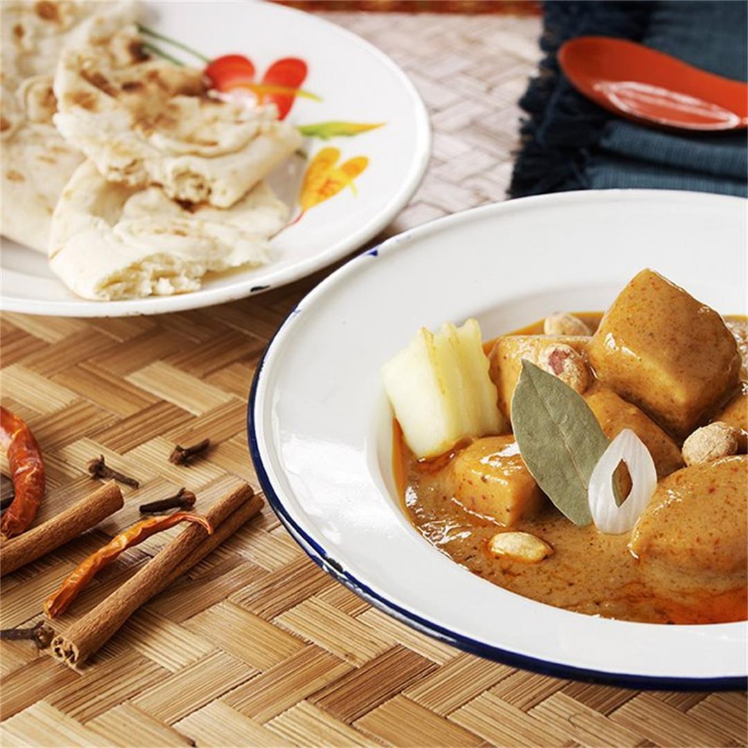 Chicken and Thai Massaman Curry Sauce