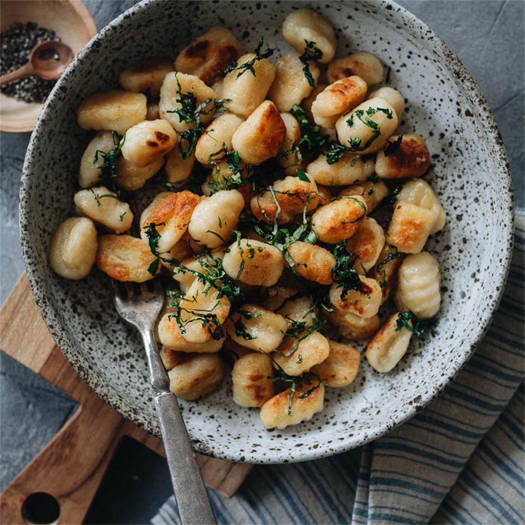 Homemade Potato Gnocchi (Vegan, 2-Ingredient)