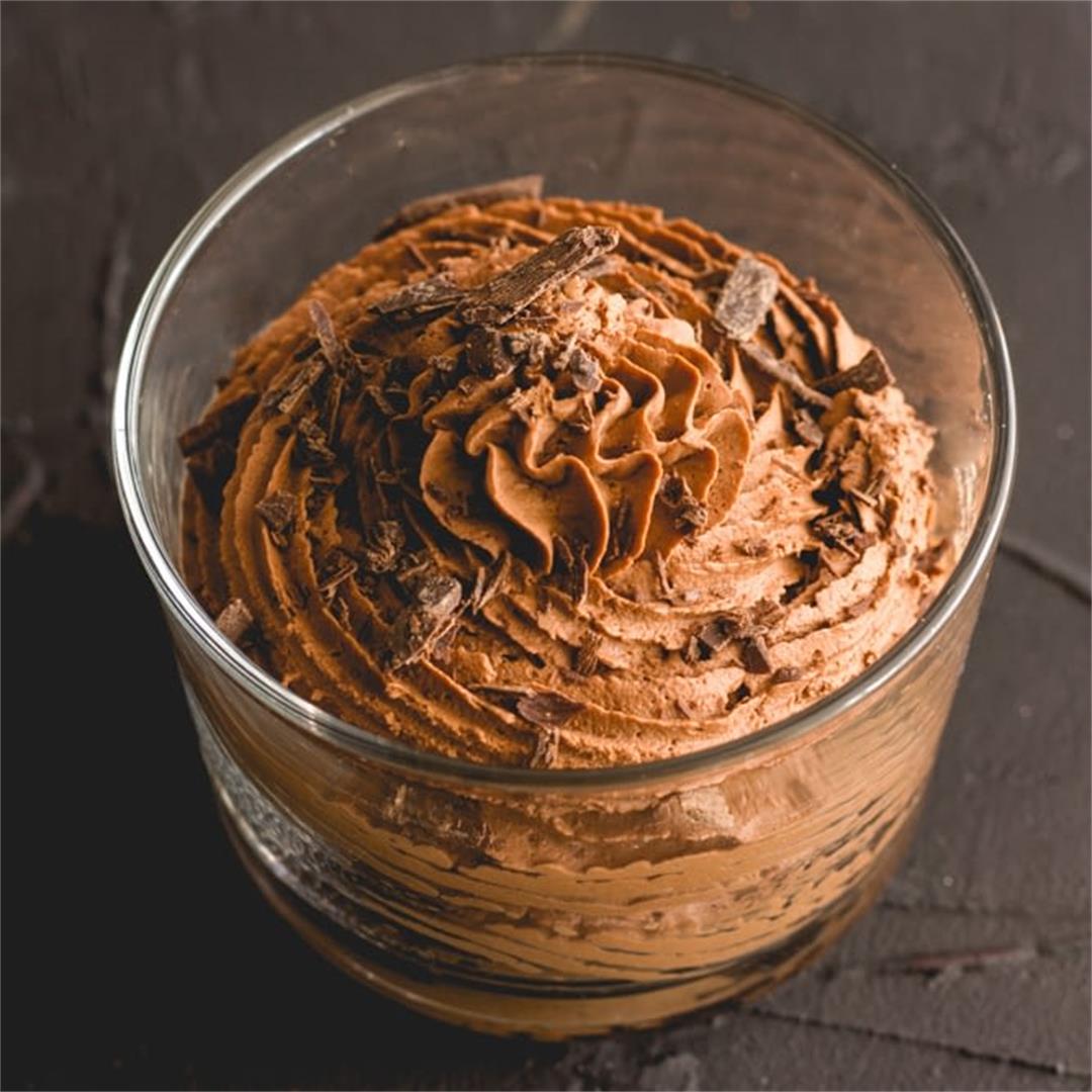 Easy Fluffy Vegan Chocolate Mousse (Only 2 Ingredients) |