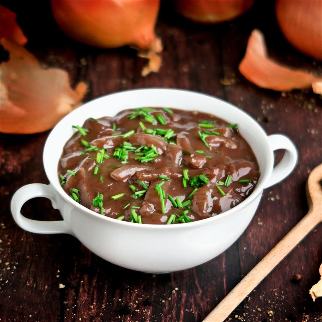 Mouthwatering red wine and onion gravy