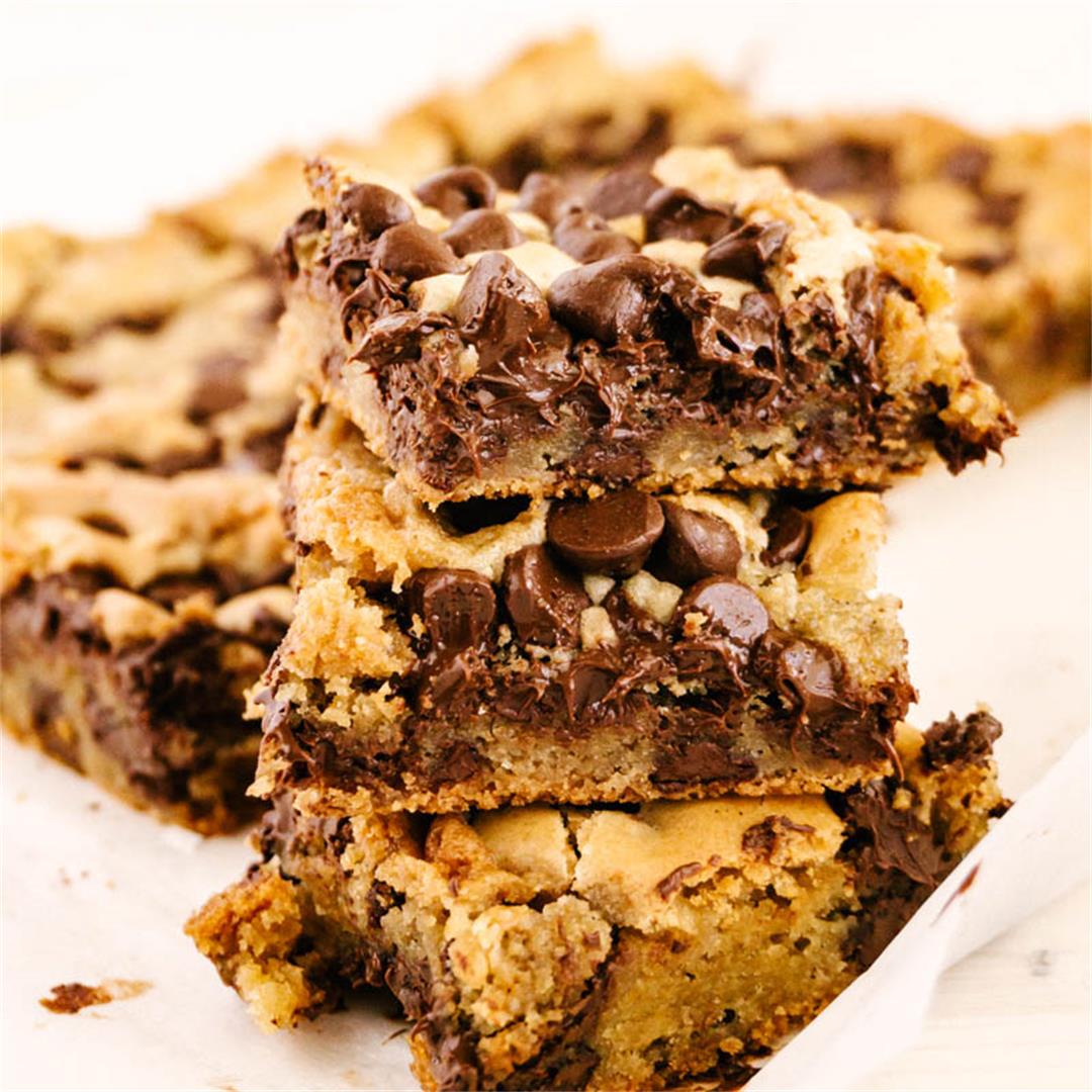 The BEST Chocolate Chip Bars
