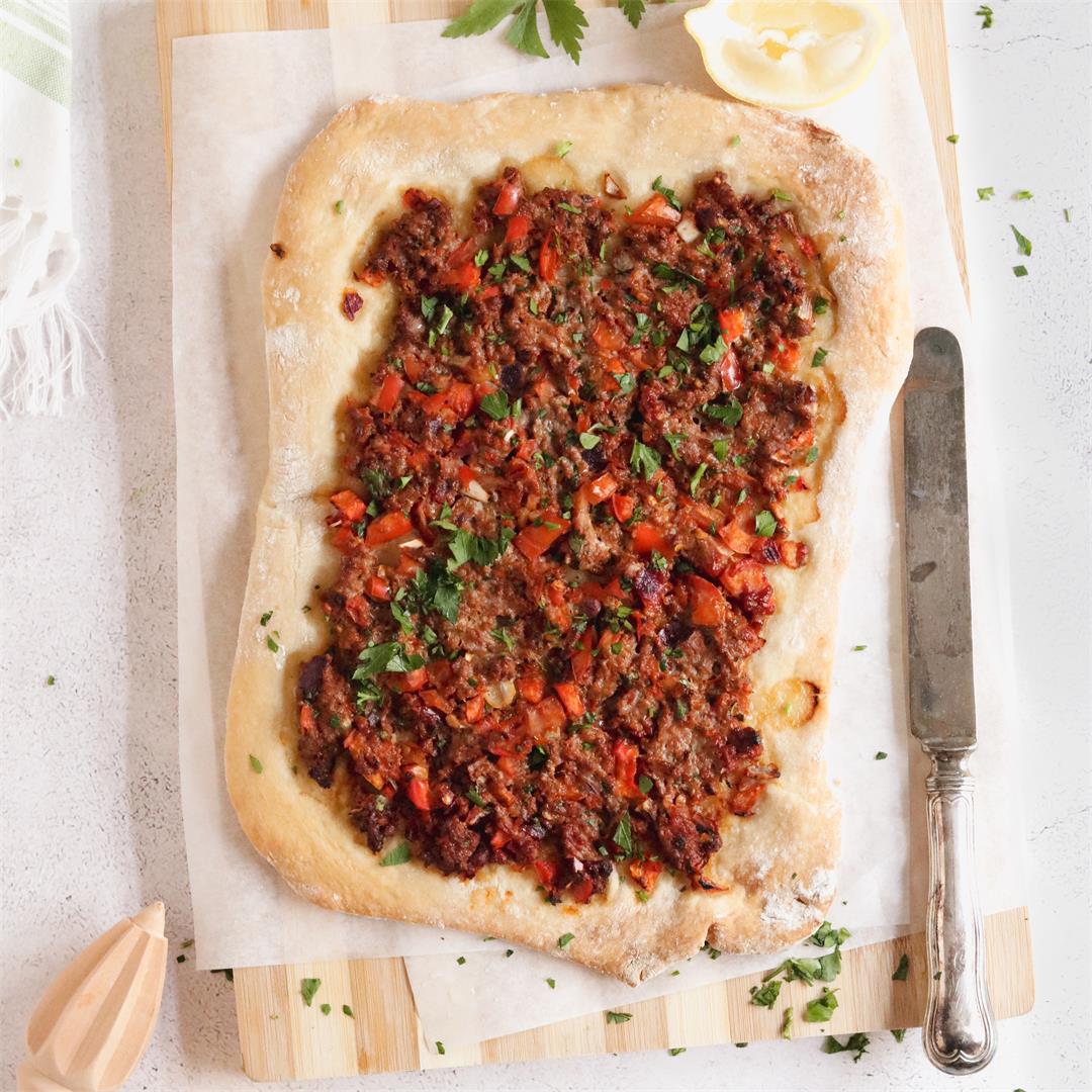 Spicy lamb lahmacun