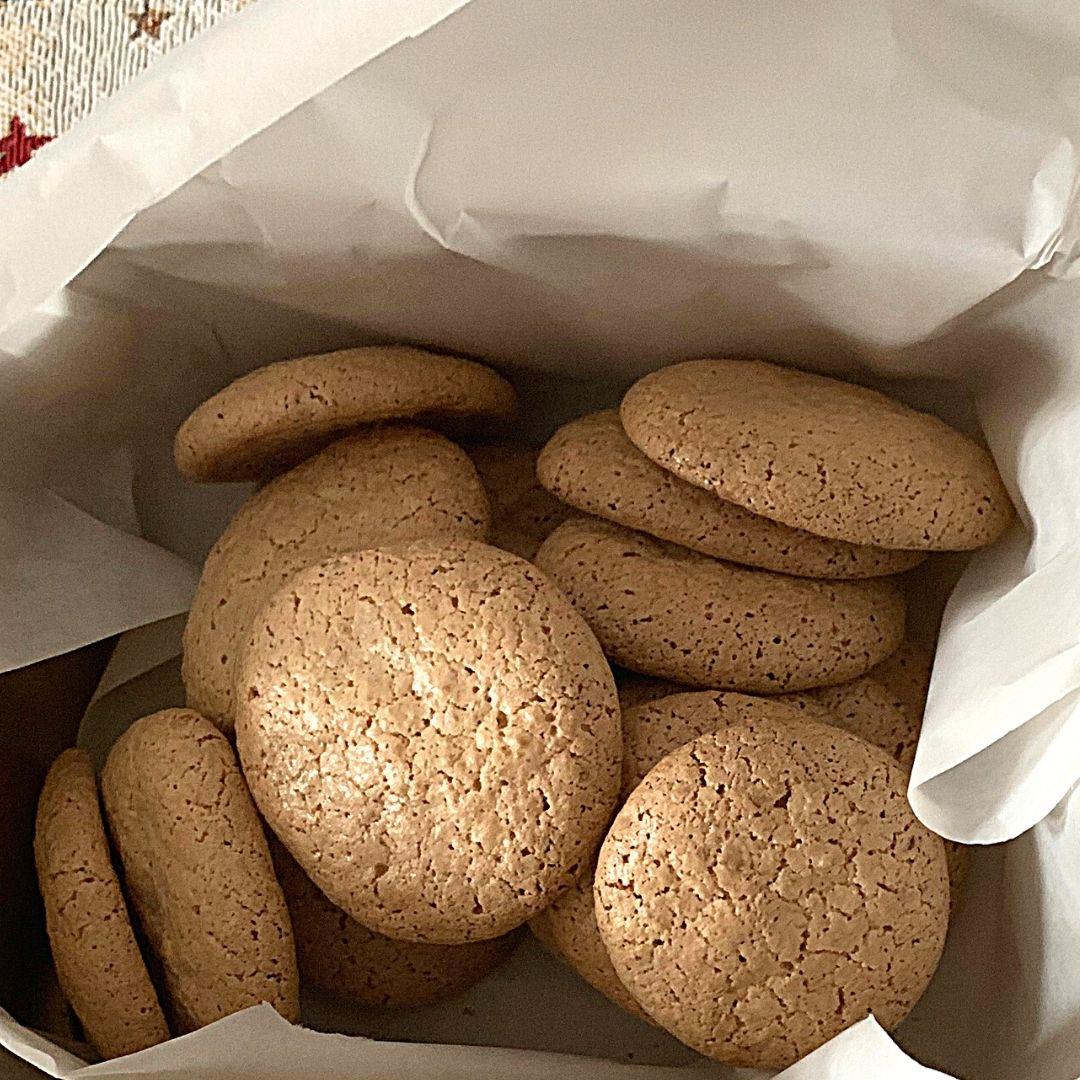 Walnut Meringue Cookies