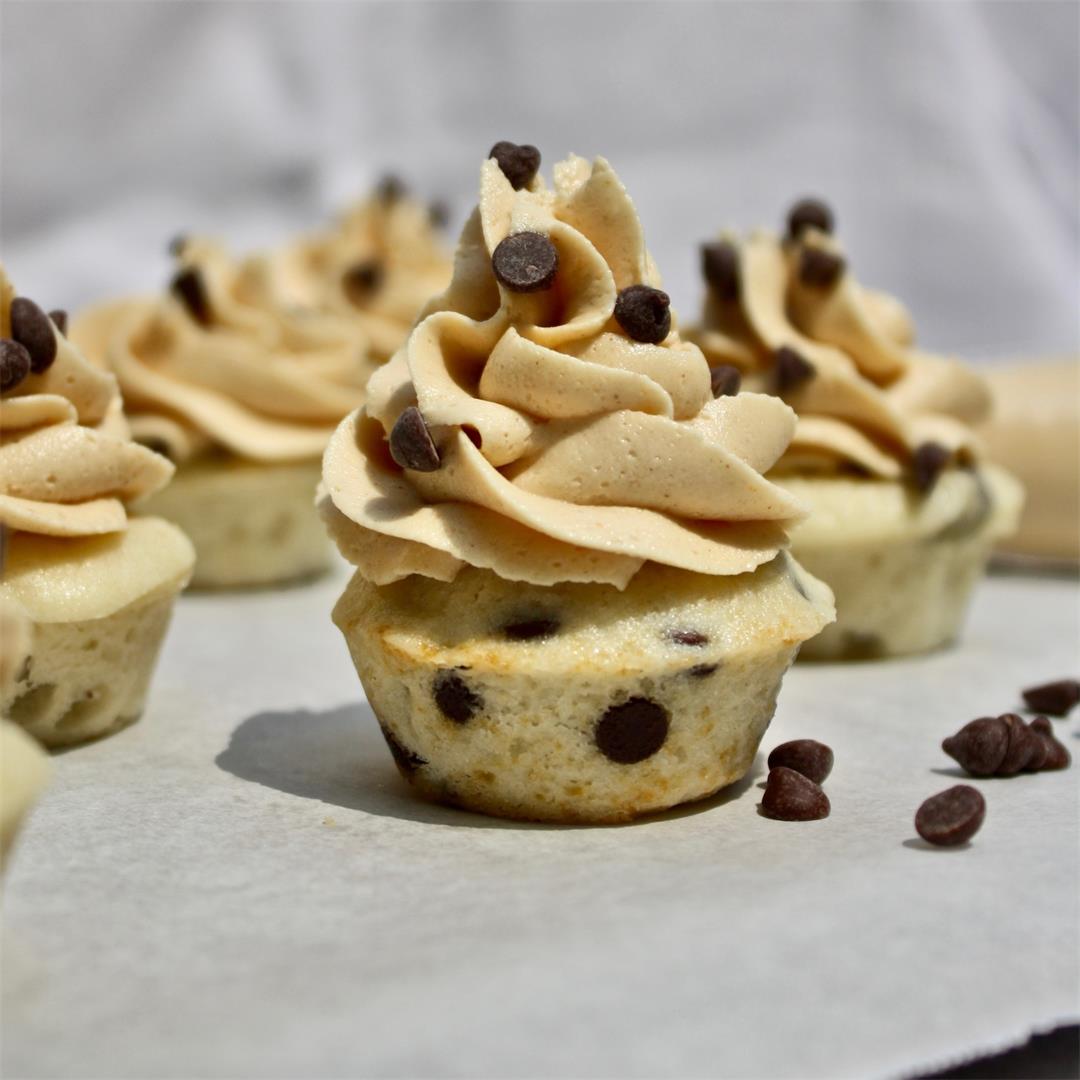 Simple peanut butter chocolate chip cupcakes: super moist spong