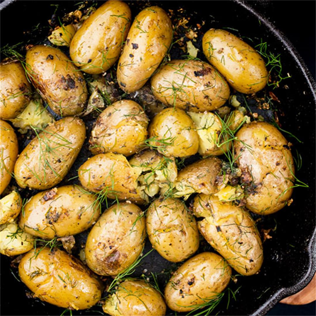 New potatoes with garlic and dill
