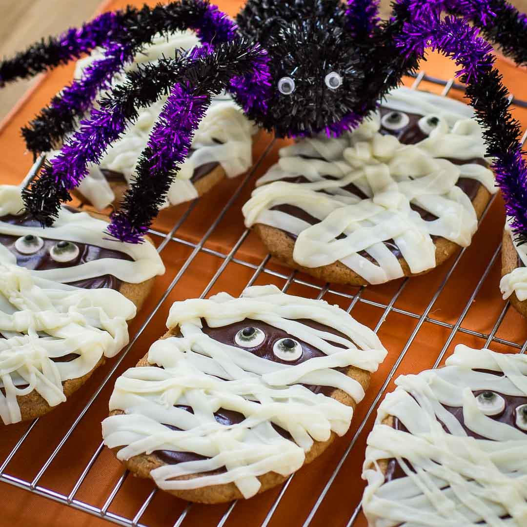 Easy Mummy Halloween Cookies