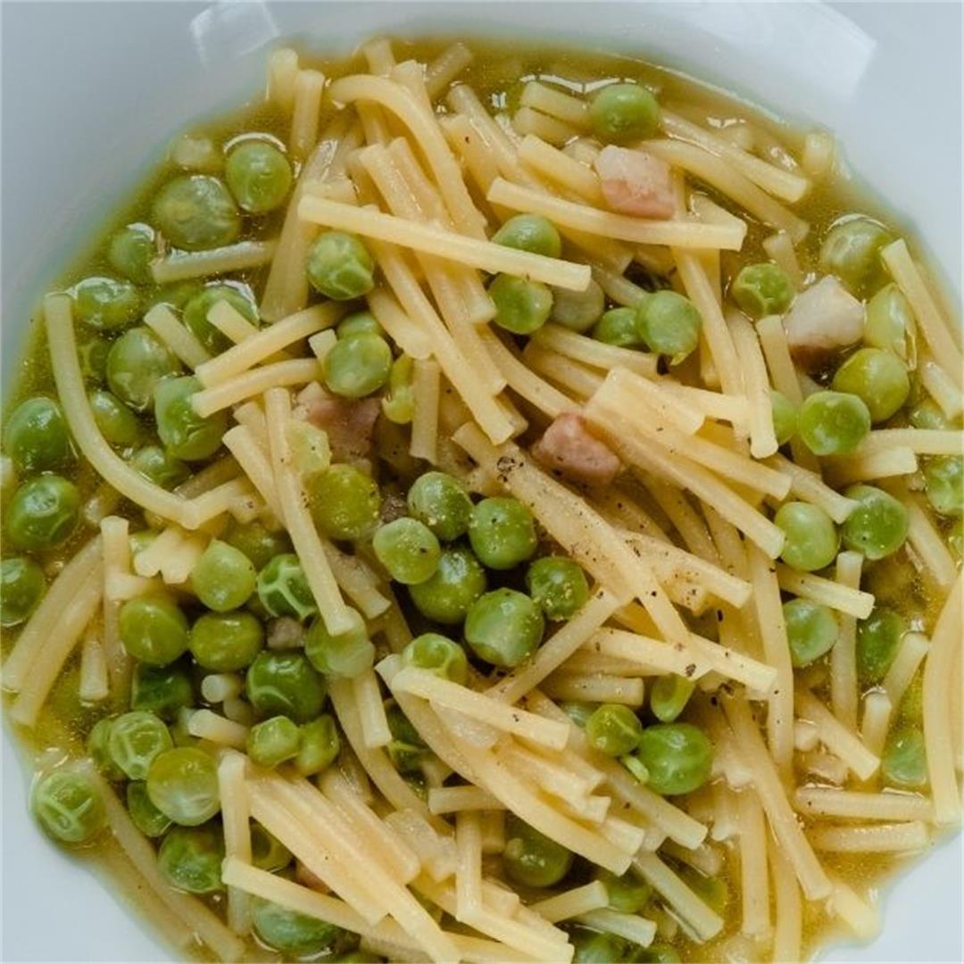 Pasta With Peas And Bacon: Easy And Fast Italian Recipe!
