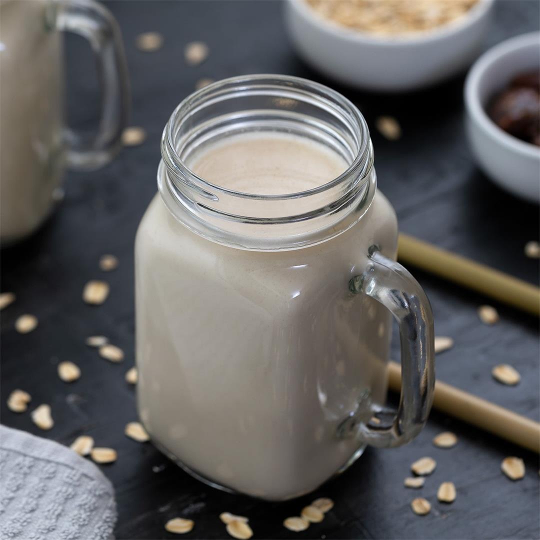 How to Make Oat Milk (Homemade Recipe)
