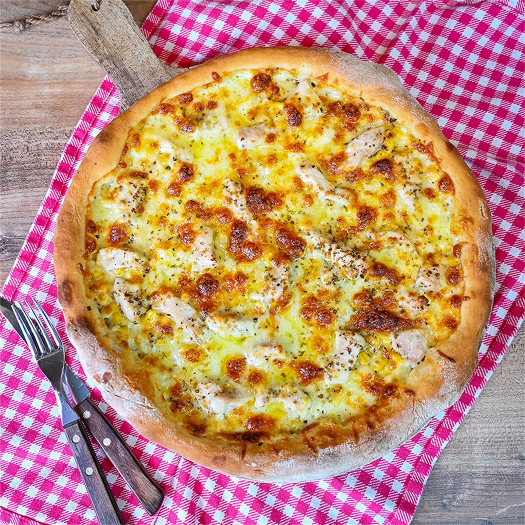 White Pizza With Chicken And Corn