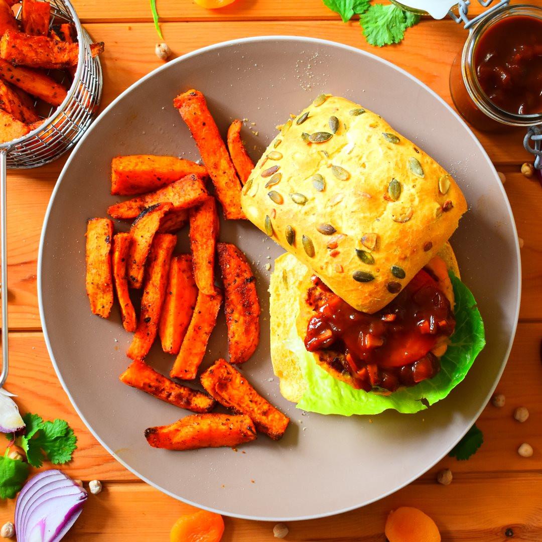 Chickpea and Coriander Burger with barbecue sauce